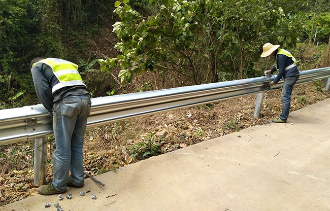 吉林高速公路护栏的定期维护与保养