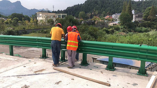 吉林高速公路护栏板的维护确保道路安全的关键环节