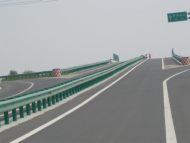 吉林高速公路护栏的材质与规格