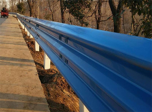 吉林公路波形护栏板的优点